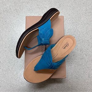 Clarks Women's Laurieann Rae Slip On Thong Sandals Blue 12W